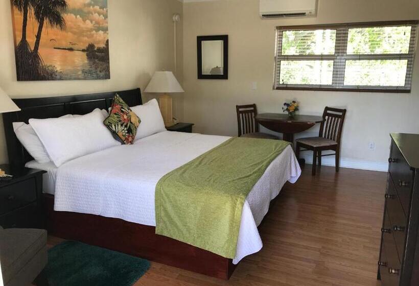 Harborside Motel & Marina