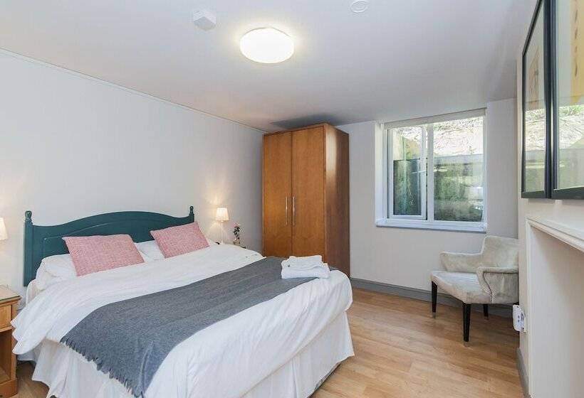 Отель Townhouse No 12