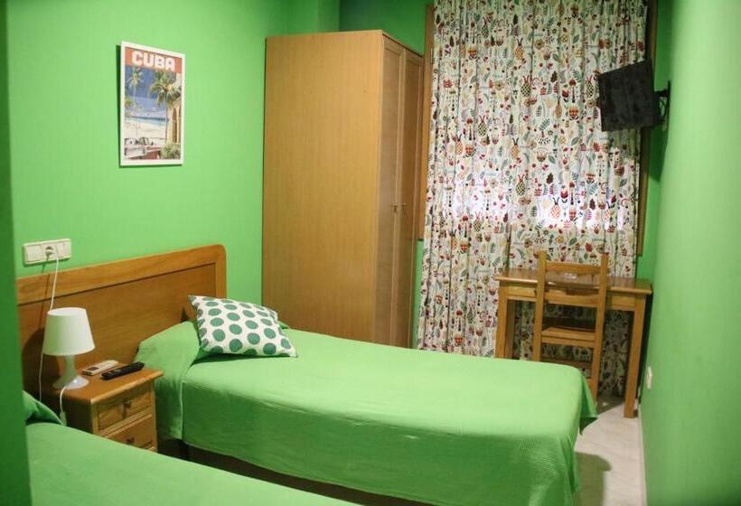 بنسيون Hostal Burgalés