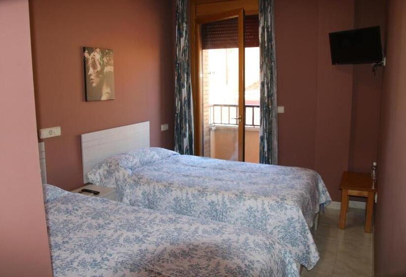 بنسيون Hostal Burgalés