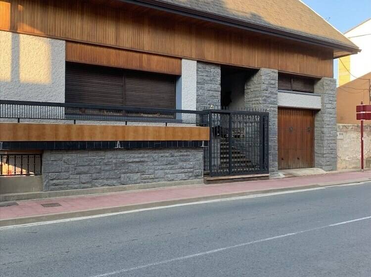 بنسيون Hostal Burgalés