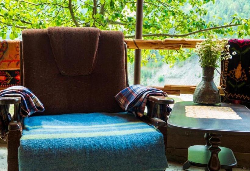 پانسیون Pirikiti