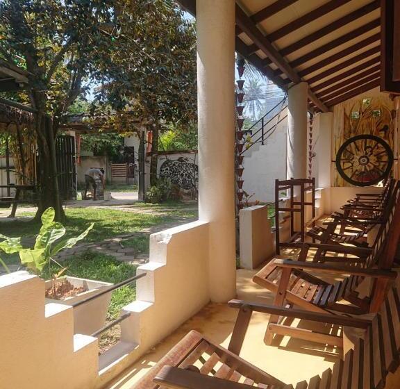 פנסיון Surfing Life