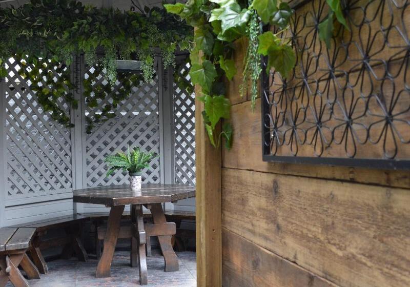 펜션 The Crown Pub & Guesthouse