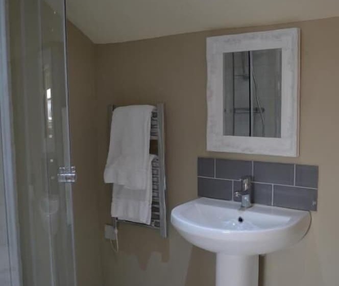 펜션 The Crown Pub & Guesthouse