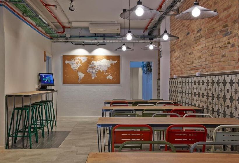 هاستل Hola Hostal Collblanc