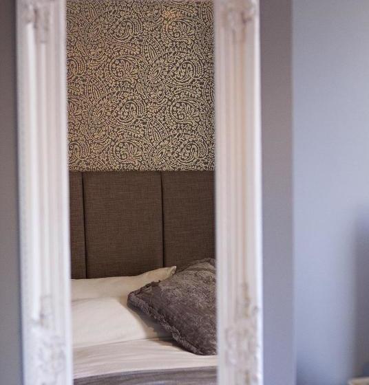 تختخواب و صبحانه The Old Court House