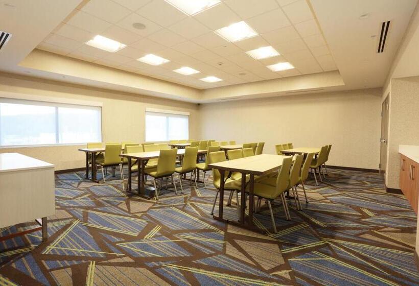 Отель Holiday Inn Express Oneonta, An Ihg