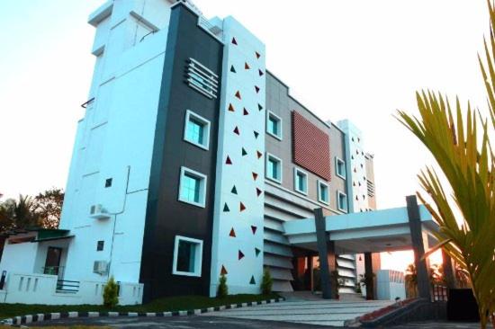 Отель Rose International