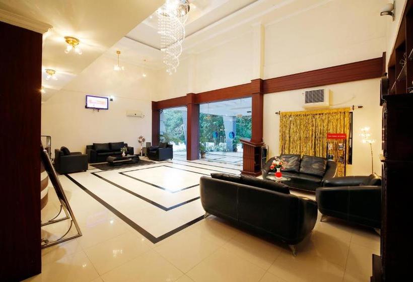 Отель Rose International