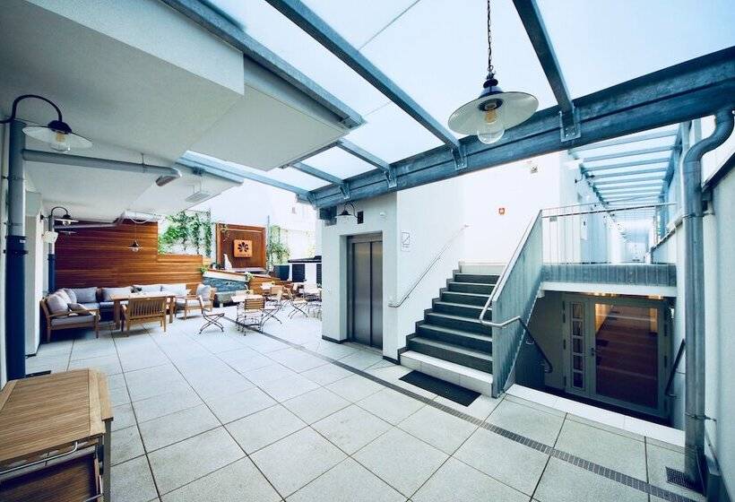 Parks 73 The Townhouse