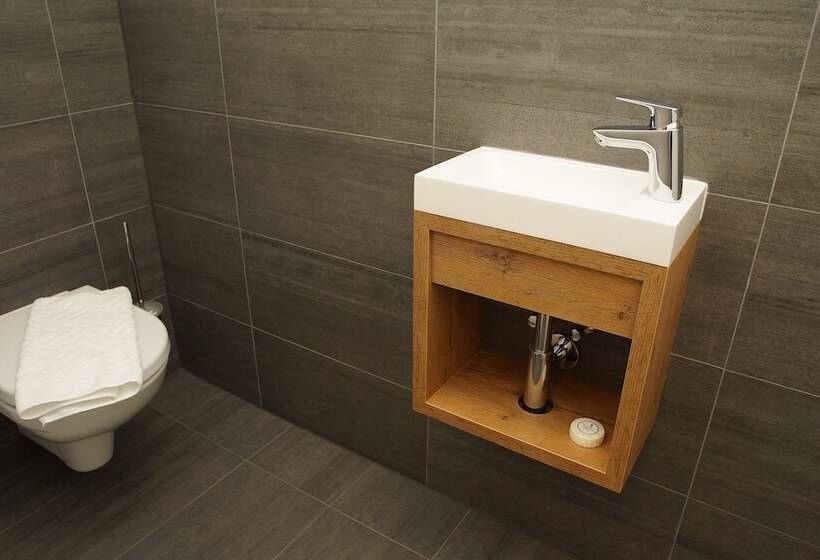 Parks 73 The Townhouse