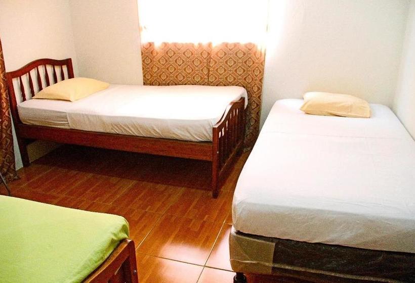 بنسيون Hostal Augustos