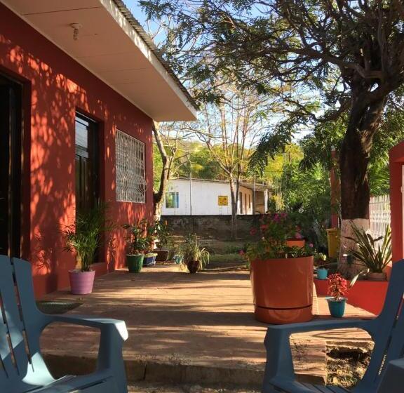 بنسيون Hostal Augustos