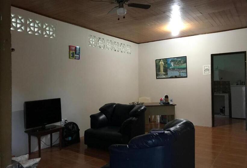 بنسيون Hostal Augustos