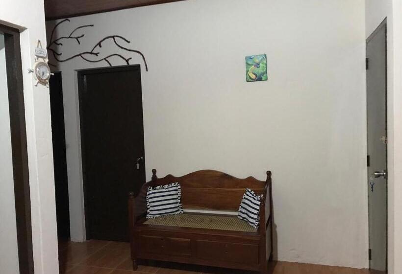 بنسيون Hostal Augustos