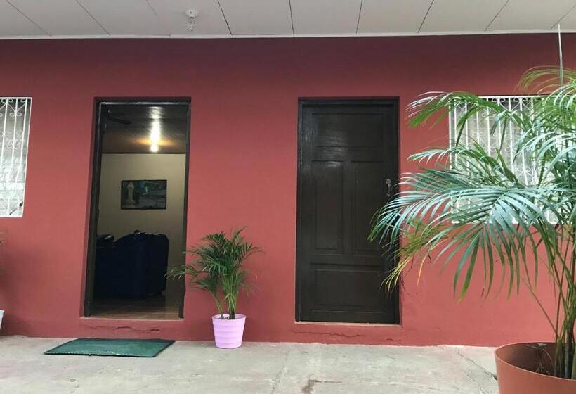 پانسیون Hostal Augustos