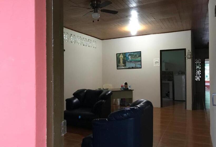 پانسیون Hostal Augustos