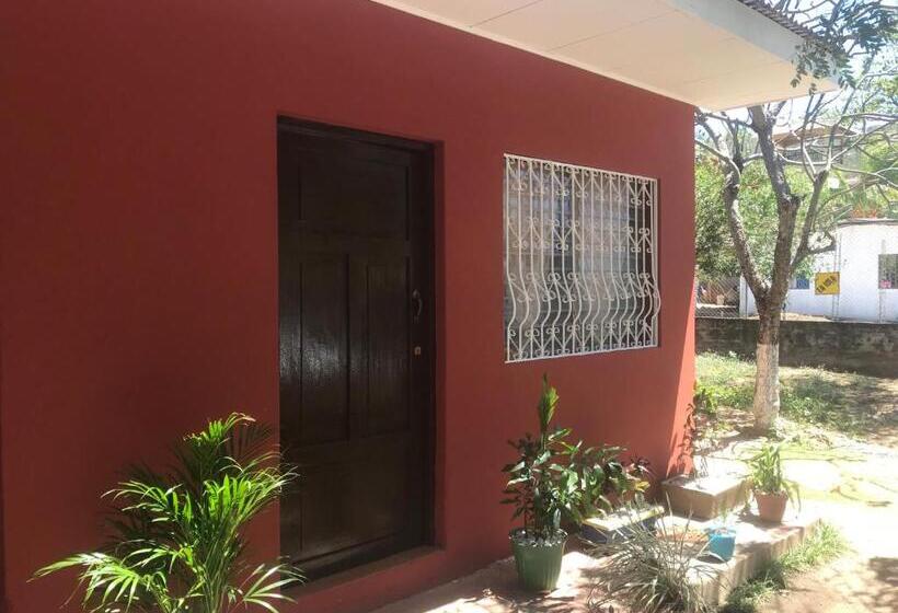 بنسيون Hostal Augustos