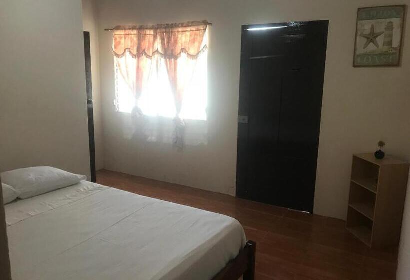 بنسيون Hostal Augustos