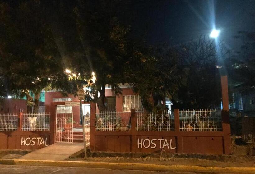 بنسيون Hostal Augustos