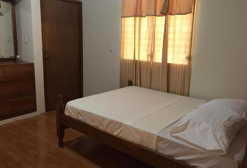 بنسيون Hostal Augustos