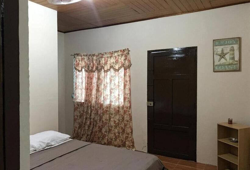 بنسيون Hostal Augustos