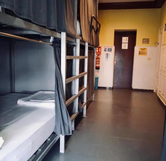 ユースホステル Alojamiento Camino Portugues Oia