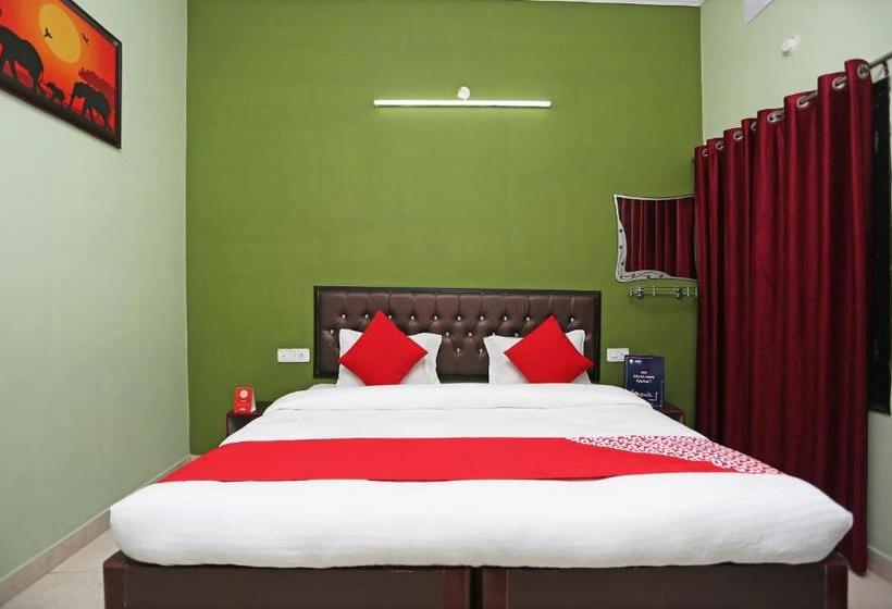 Oyo 10827 Hotel Dev Bhoomi