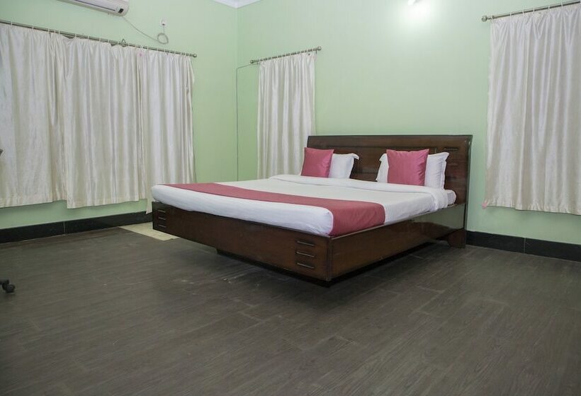 Oyo 11345 Hotel White House Inn