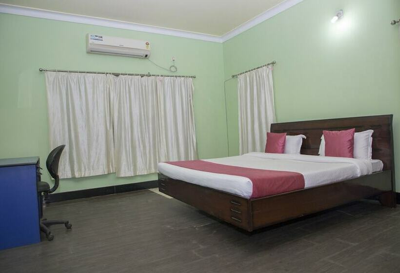 Oyo 11345 Hotel White House Inn