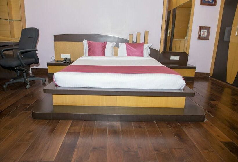 Oyo 11345 Hotel White House Inn