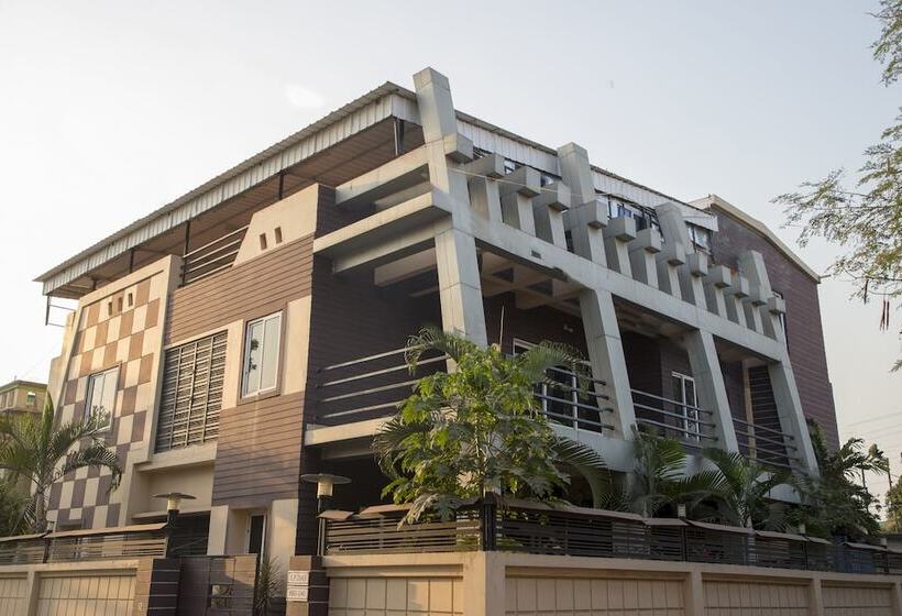 Oyo 11345 Hotel White House Inn