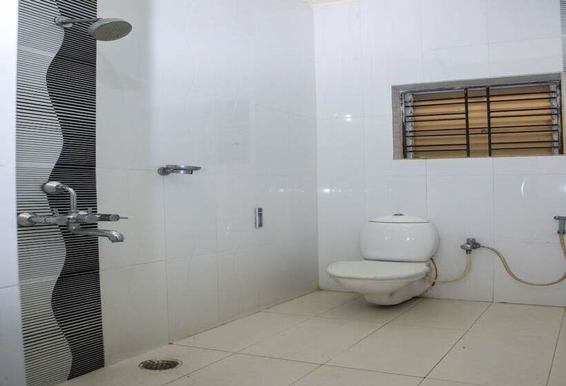 Oyo 11345 Hotel White House Inn