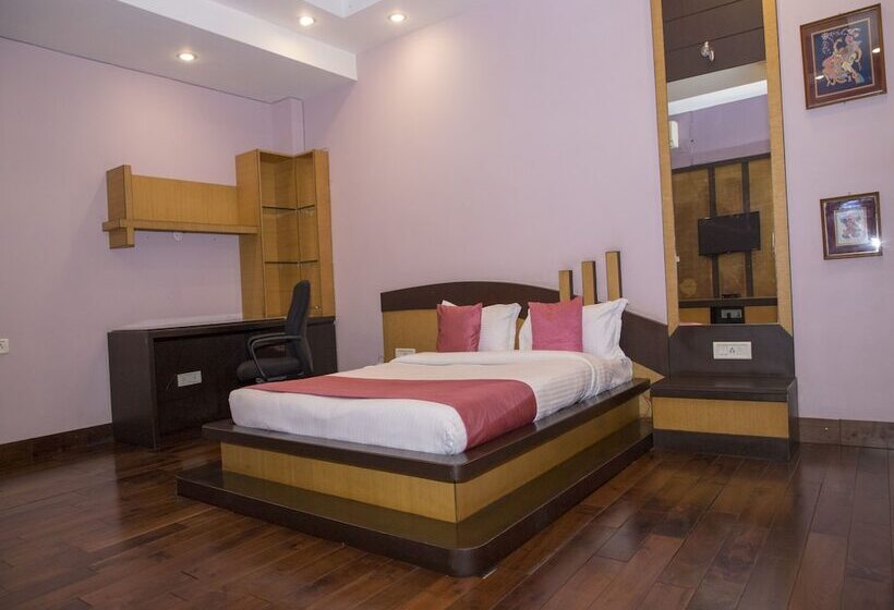 Oyo 11345 Hotel White House Inn