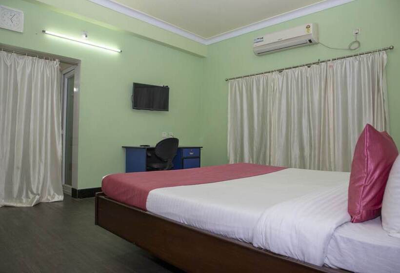 Oyo 11345 Hotel White House Inn