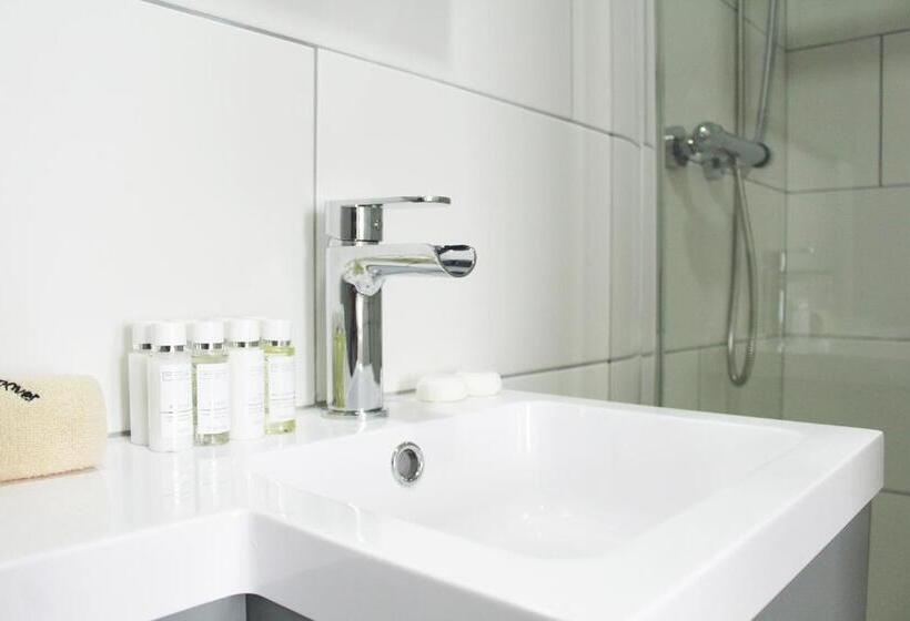 膳宿费 Aaron Wise  62 Plantagenet Studios