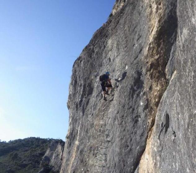 بنسيون Hostal Cañamares