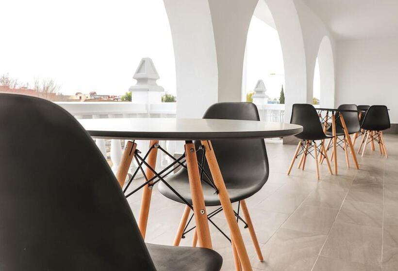 פנסיון Hostal Castillo