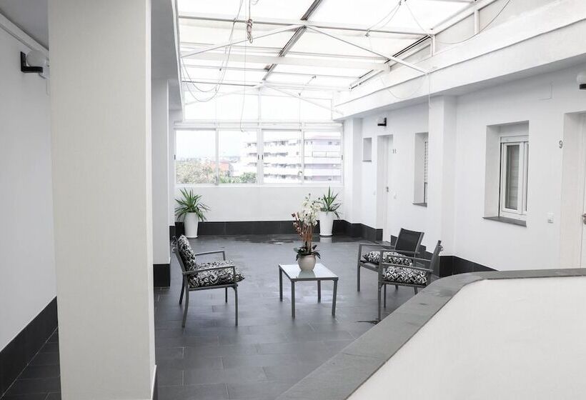 פנסיון Hostal Castillo