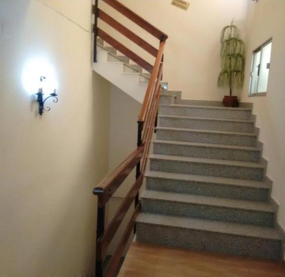 بنسيون Hostal La Zarza