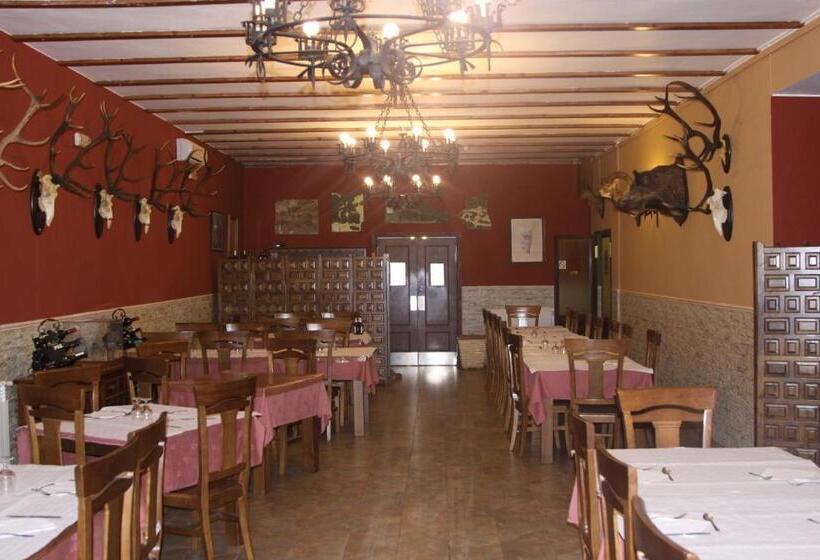 بنسيون Hostal La Zarza