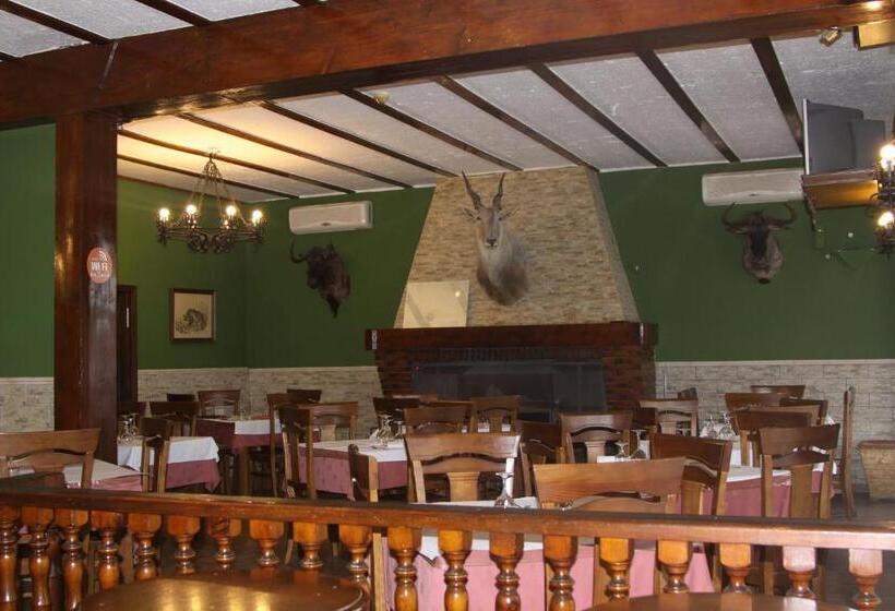 بنسيون Hostal La Zarza