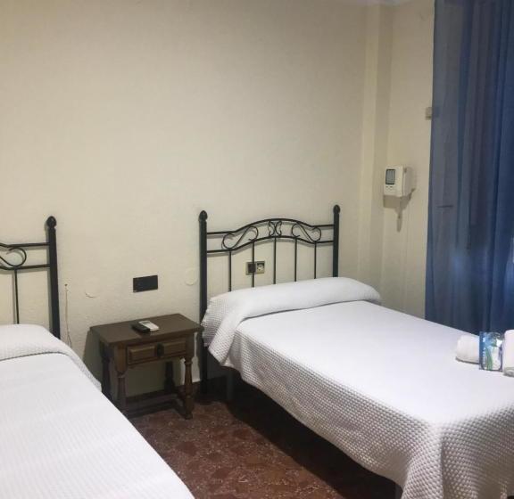 פנסיון Hostal Miguel Hernandez