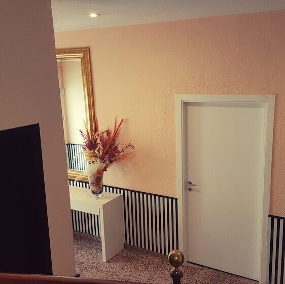 پانسیون Hostal Restaurante Los Badenes