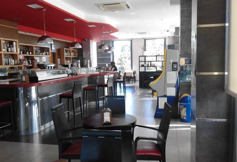 پانسیون Hostal Restaurante Vial