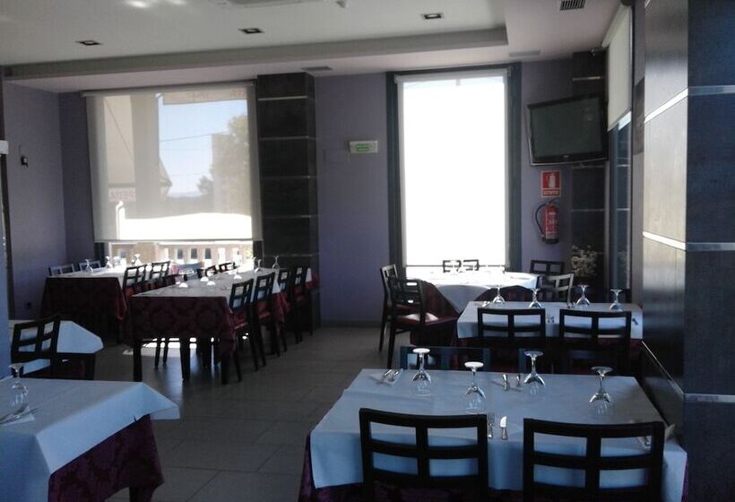 پانسیون Hostal Restaurante Vial