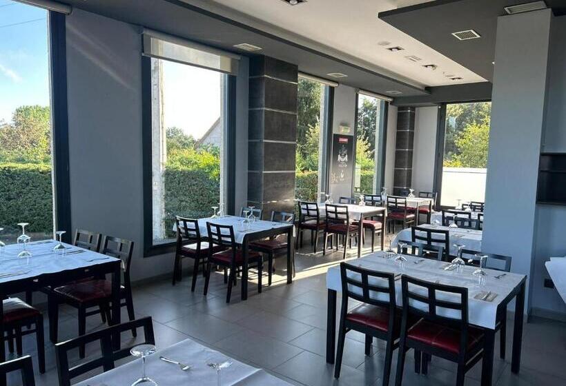 پانسیون Hostal Restaurante Vial