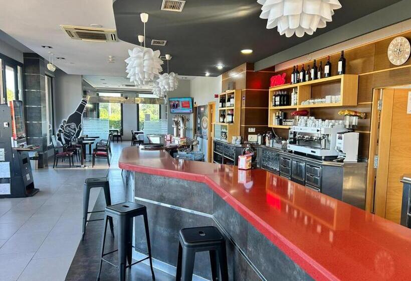 פנסיון Hostal Restaurante Vial