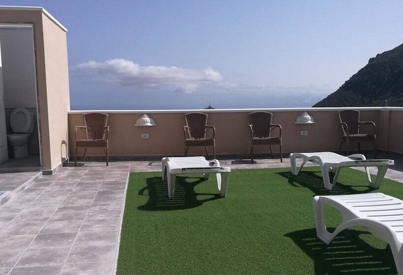 تختخواب و صبحانه Emblema Suites   Adults Only